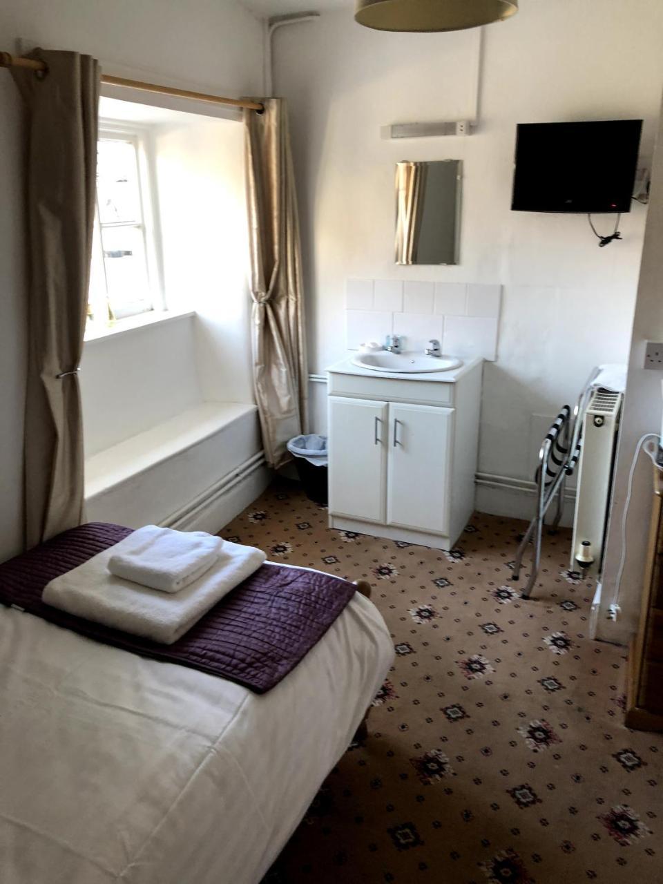 The Britannia Inn Шернборн Экстерьер фото